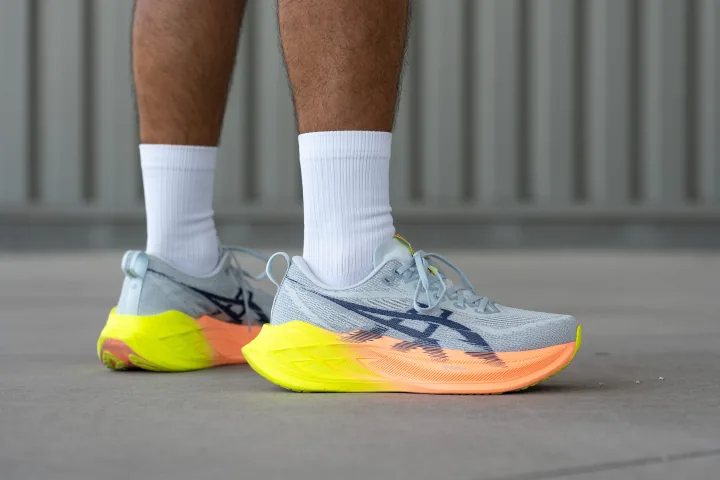 кроссовки ASICS Superblast 2