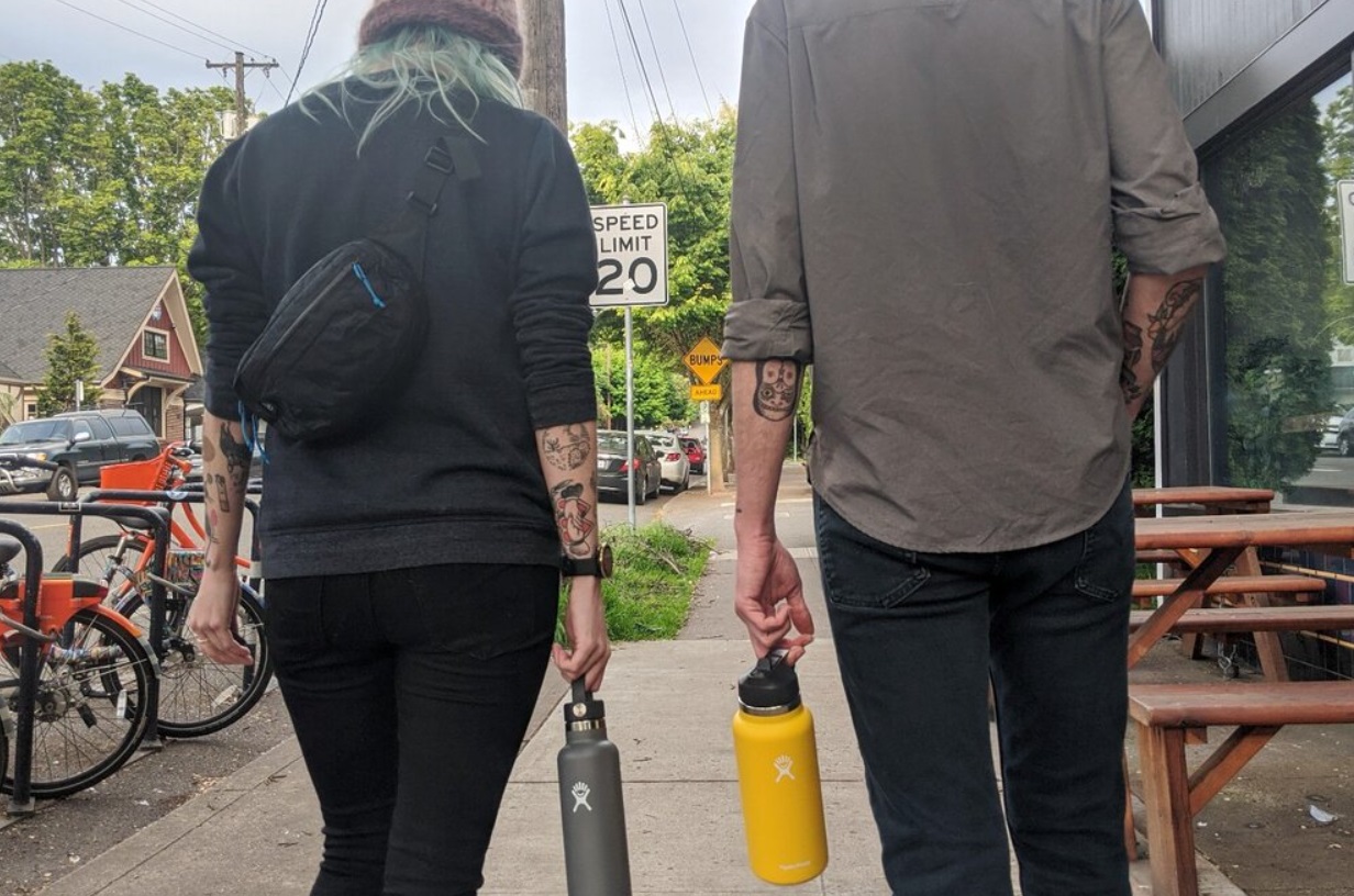 HYDRO FLASK STANDARD MOUTH 24 OZ. (СЛЕВА), HYDRO FLASK WIDE MOUTH VACUUM 32 OZ. (СПРАВА) 